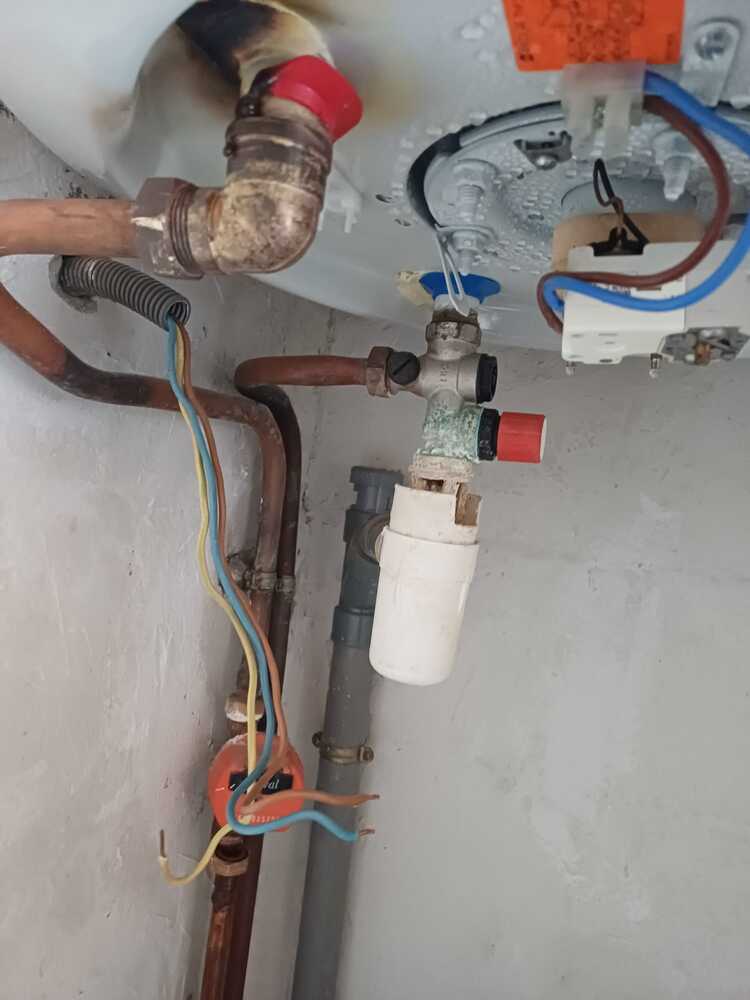 Ballon d'eau chaude dépannage plombier